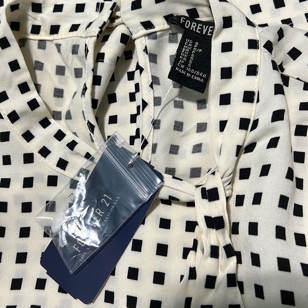 NWT Forever 21 Square Dot Geometric Printed Long Sleeve Neck Tie Blouse Small - Picture 10 of 11